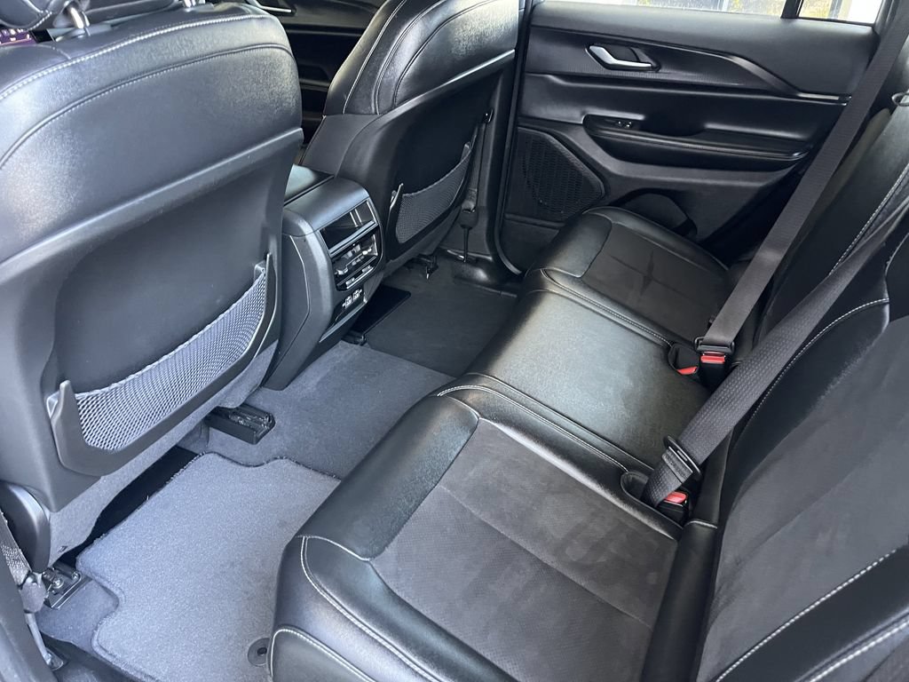 Used 2023 Jeep Grand Cherokee Altitude AWD/4WD image 8