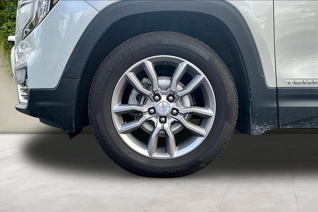 Used 2022 GMC Terrain SLT w/ LPO, Floor Liner Package AWD/4WD image 31