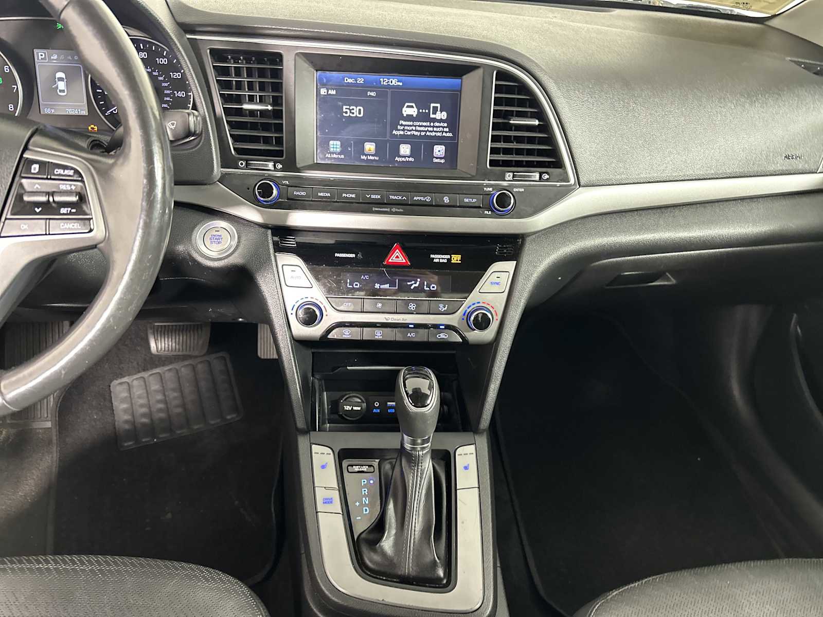 Used 2017 Hyundai Elantra Limited image 12