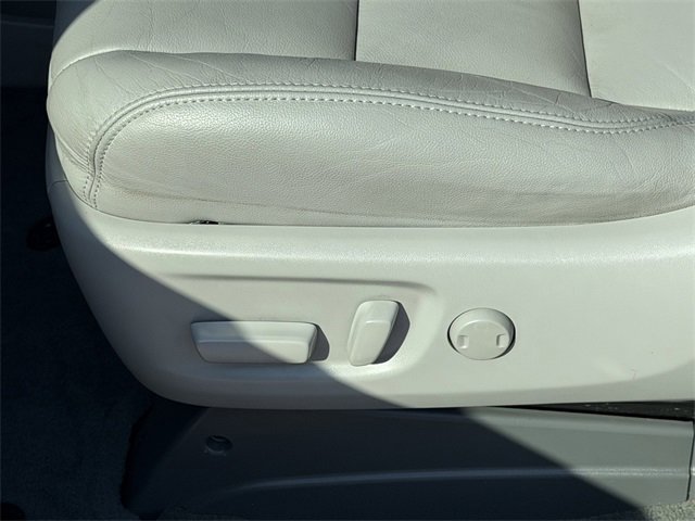 Used 2016 Toyota Sienna XLE w/ XLE Navigation Package image 23