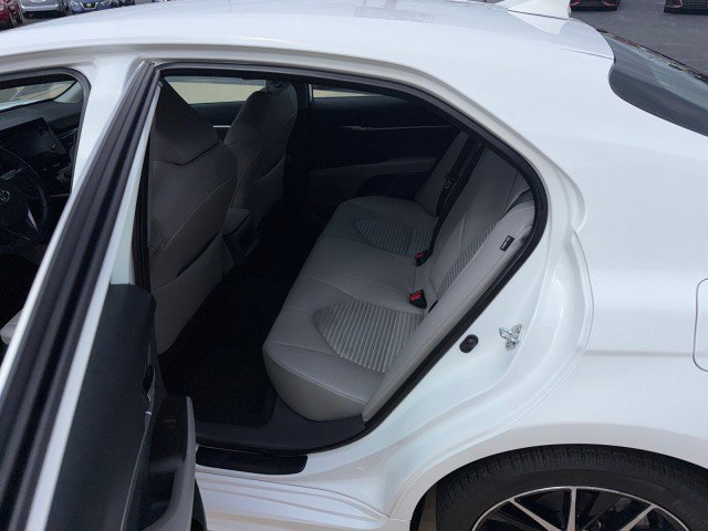 Used 2024 Toyota Camry SE image 9