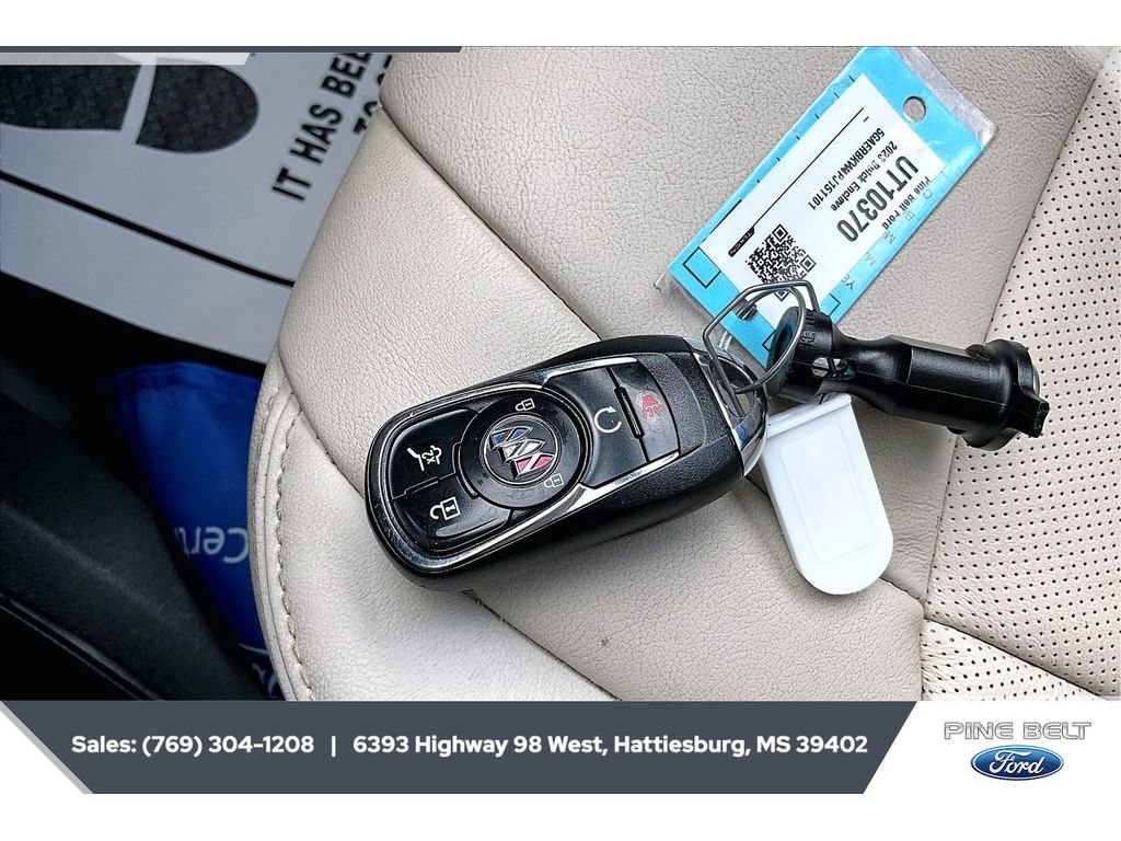 Used 2023 Buick Enclave Essence w/ Experience Buick Package FWD image 9