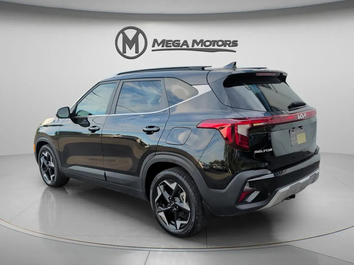 Used 2024 Kia Seltos EX image 3