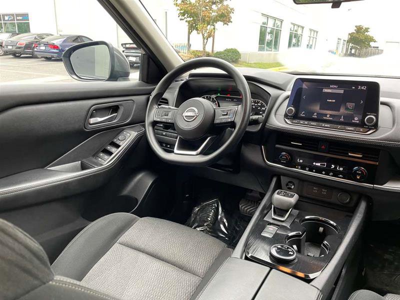 Used 2024 Nissan Rogue SV image 9