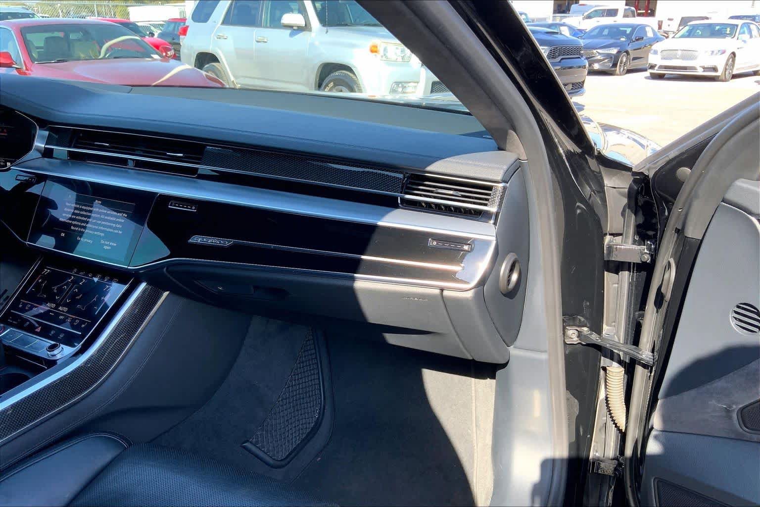 Used 2020 Audi S8 L w/ S8 Executive Package AWD/4WD image 17