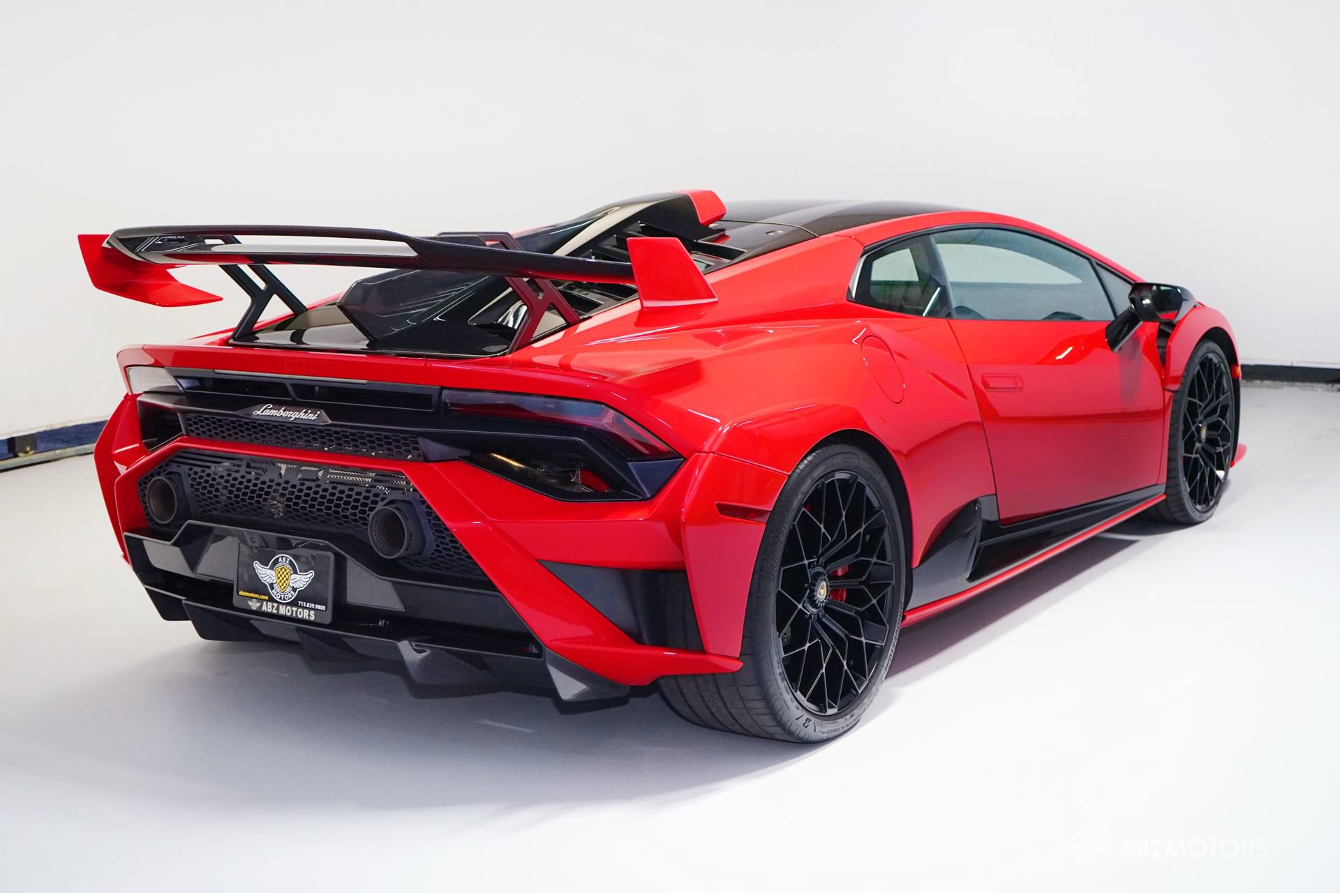 Used 2023 Lamborghini Huracan STO image 6
