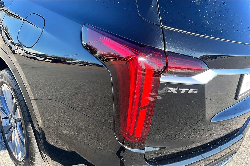 Used 2025 Cadillac XT6 Premium Luxury image 31