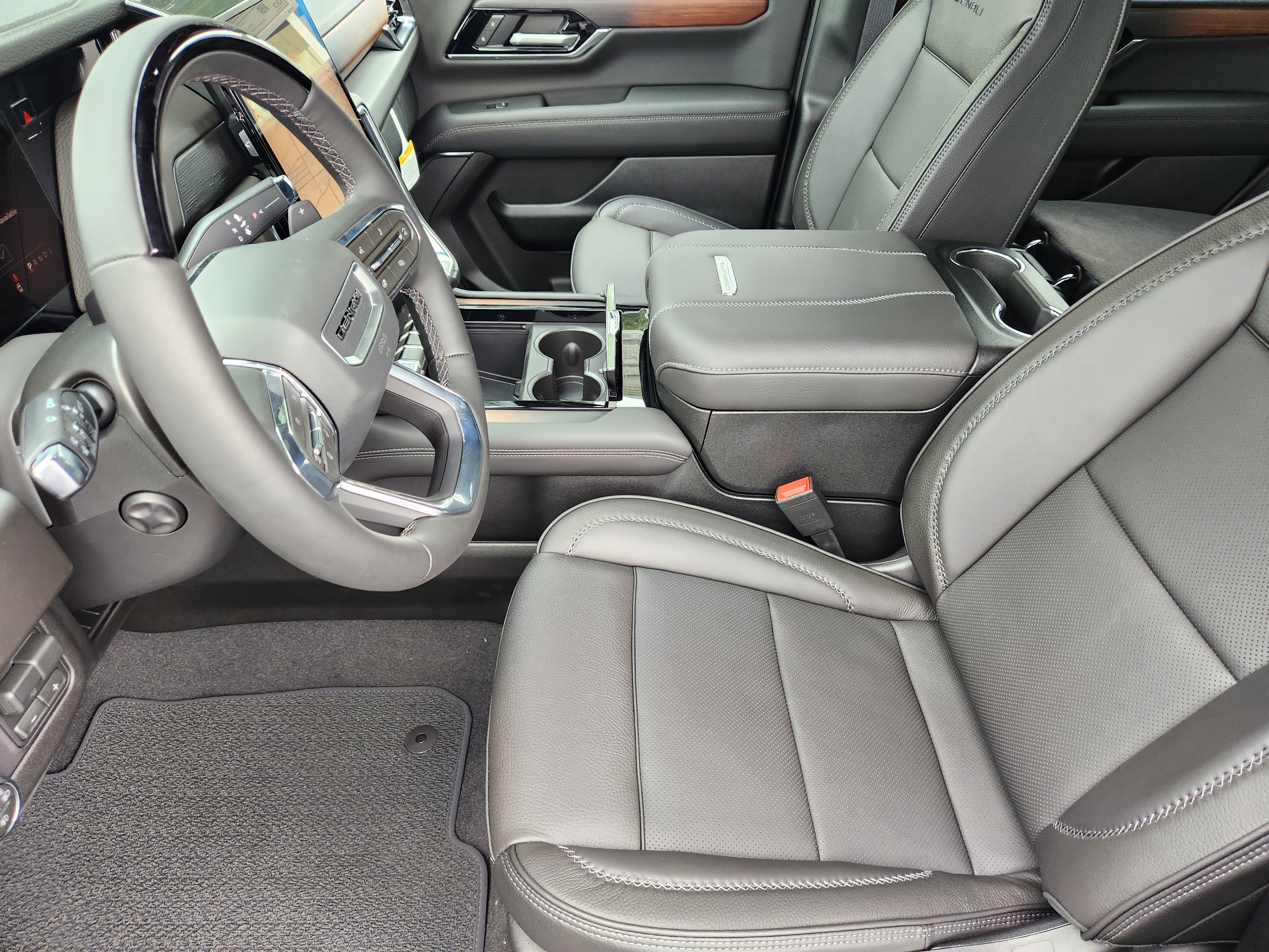 New 2026 GMC Yukon Denali w/ Denali Reserve Package AWD/4WD image 9