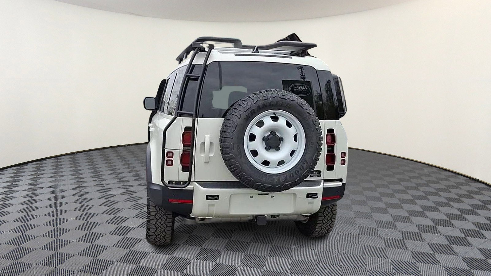 Used 2024 Land Rover Defender 110 S image 7