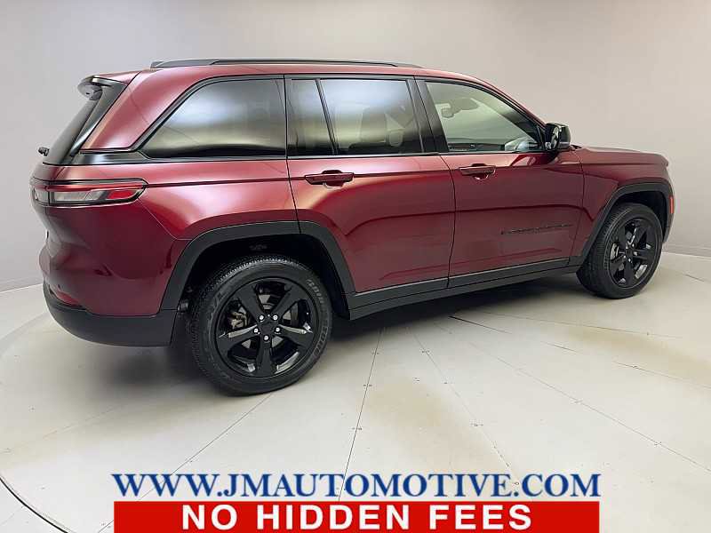 Used 2023 Jeep Grand Cherokee Altitude AWD/4WD image 5