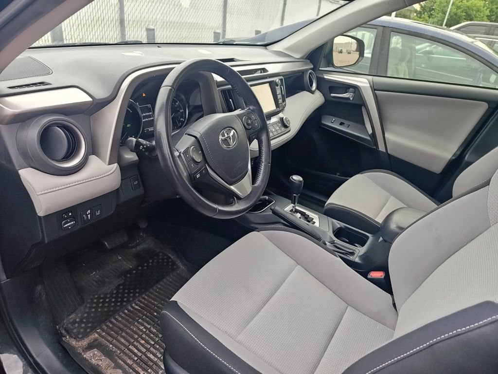Used 2017 Toyota RAV4 XLE AWD/4WD image 7