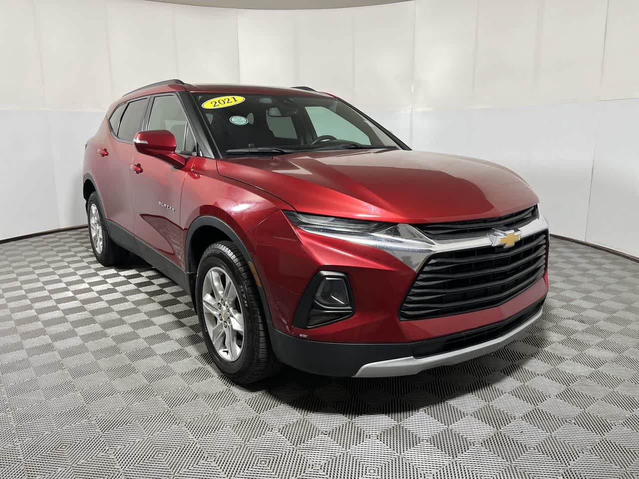 Used 2021 Chevrolet Blazer LT FWD image 2