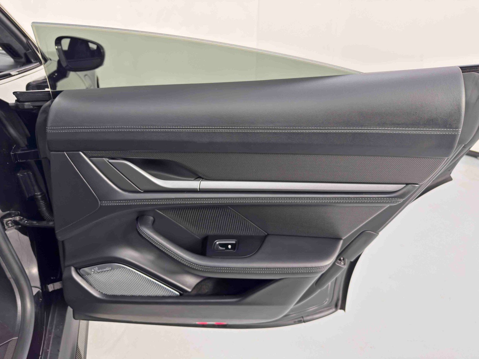 Used 2021 Porsche Taycan Turbo S image 47