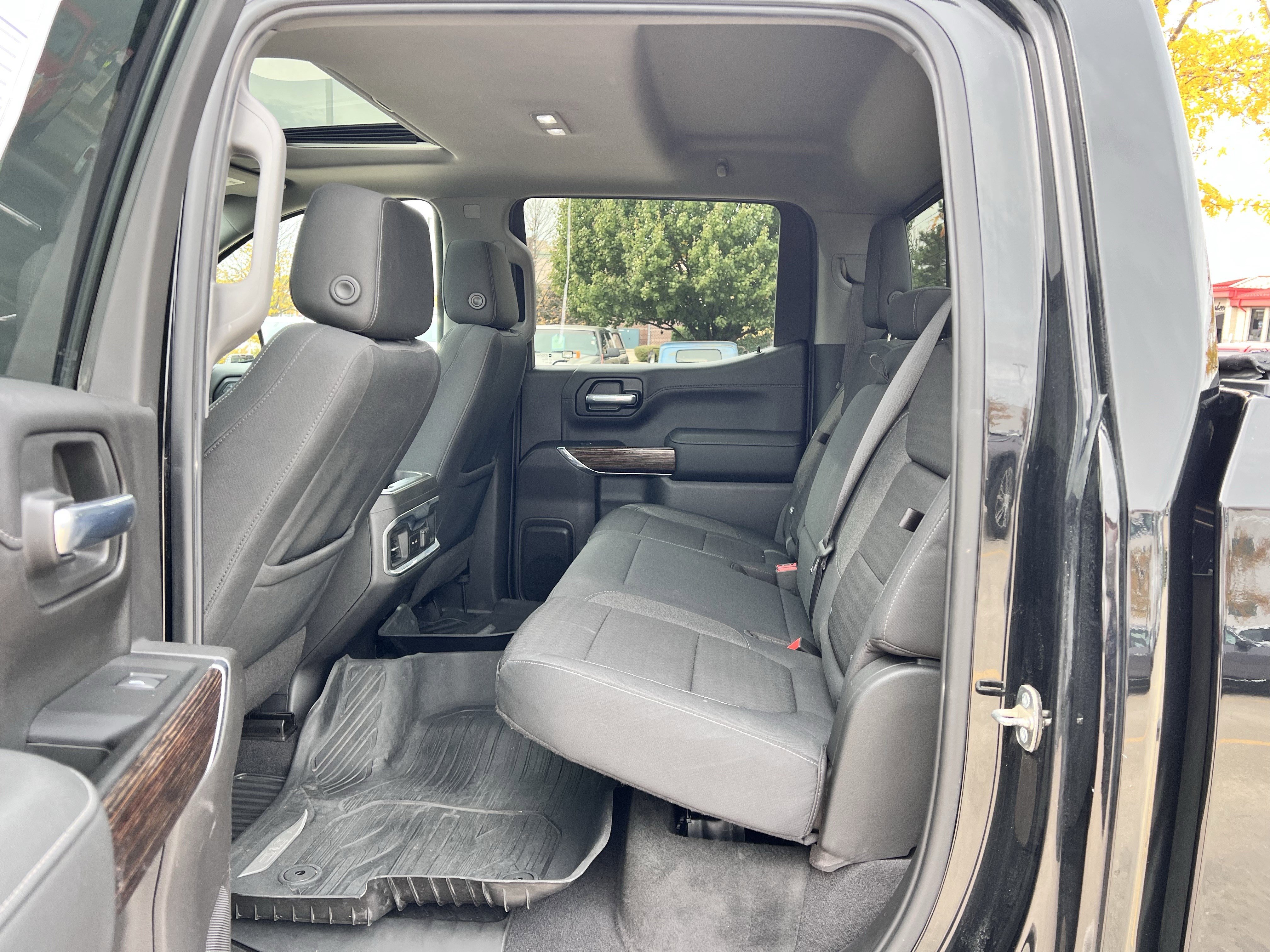 Used 2020 GMC Sierra 1500 Elevation w/ Elevation Value Package image 8