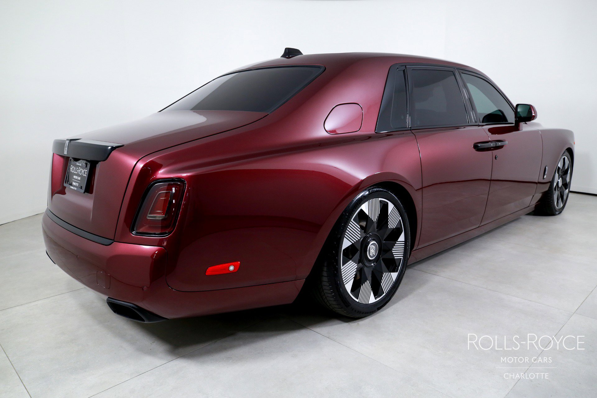 Used 2019 Rolls-Royce Phantom Sedan image 2