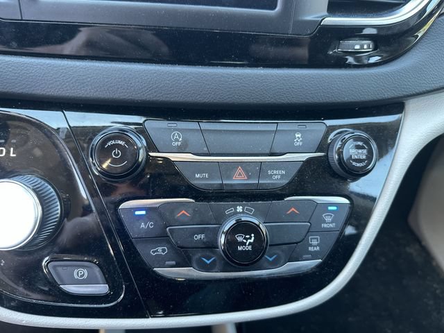 Used 2023 Chrysler Voyager LX FWD image 14