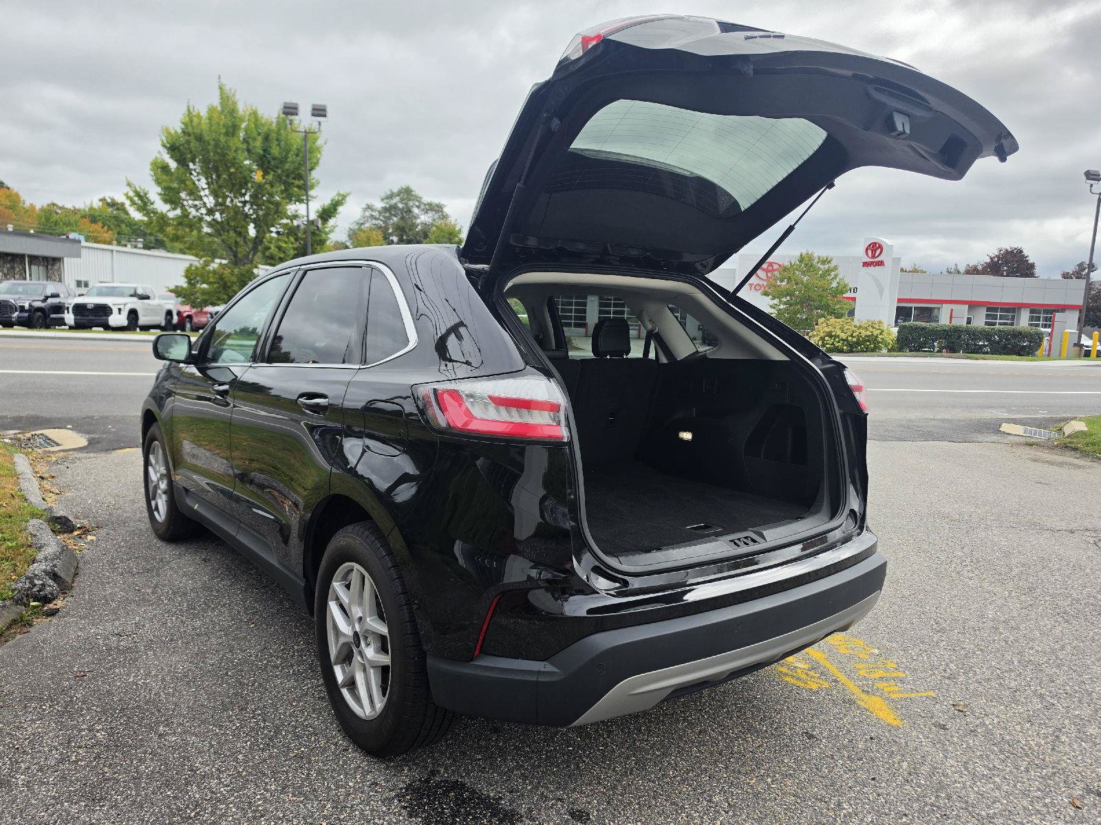 Used 2024 Ford Edge SEL AWD/4WD image 7