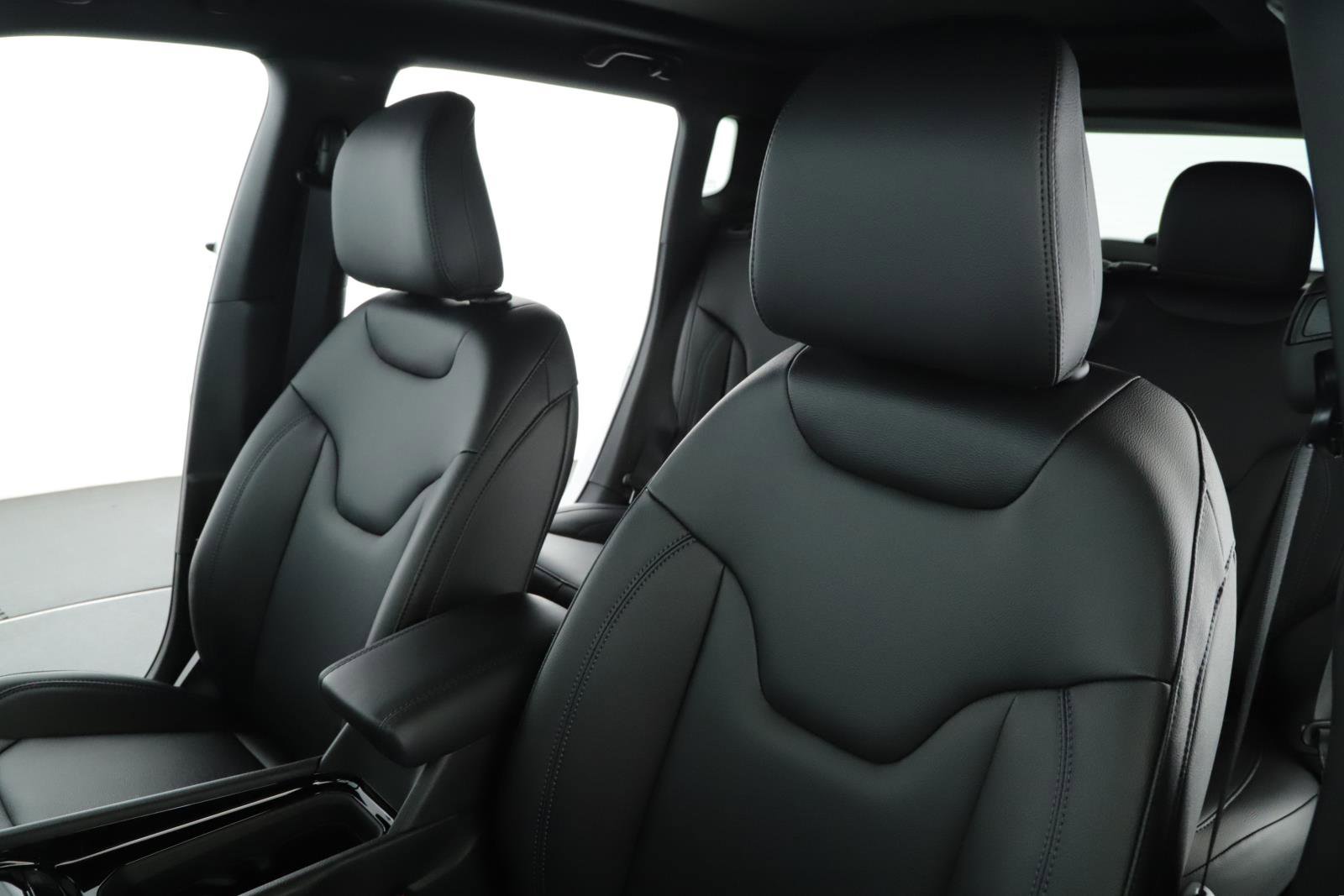 New 2026 Jeep Compass Limited w/ Sun, Sound & Navigation Group image 4