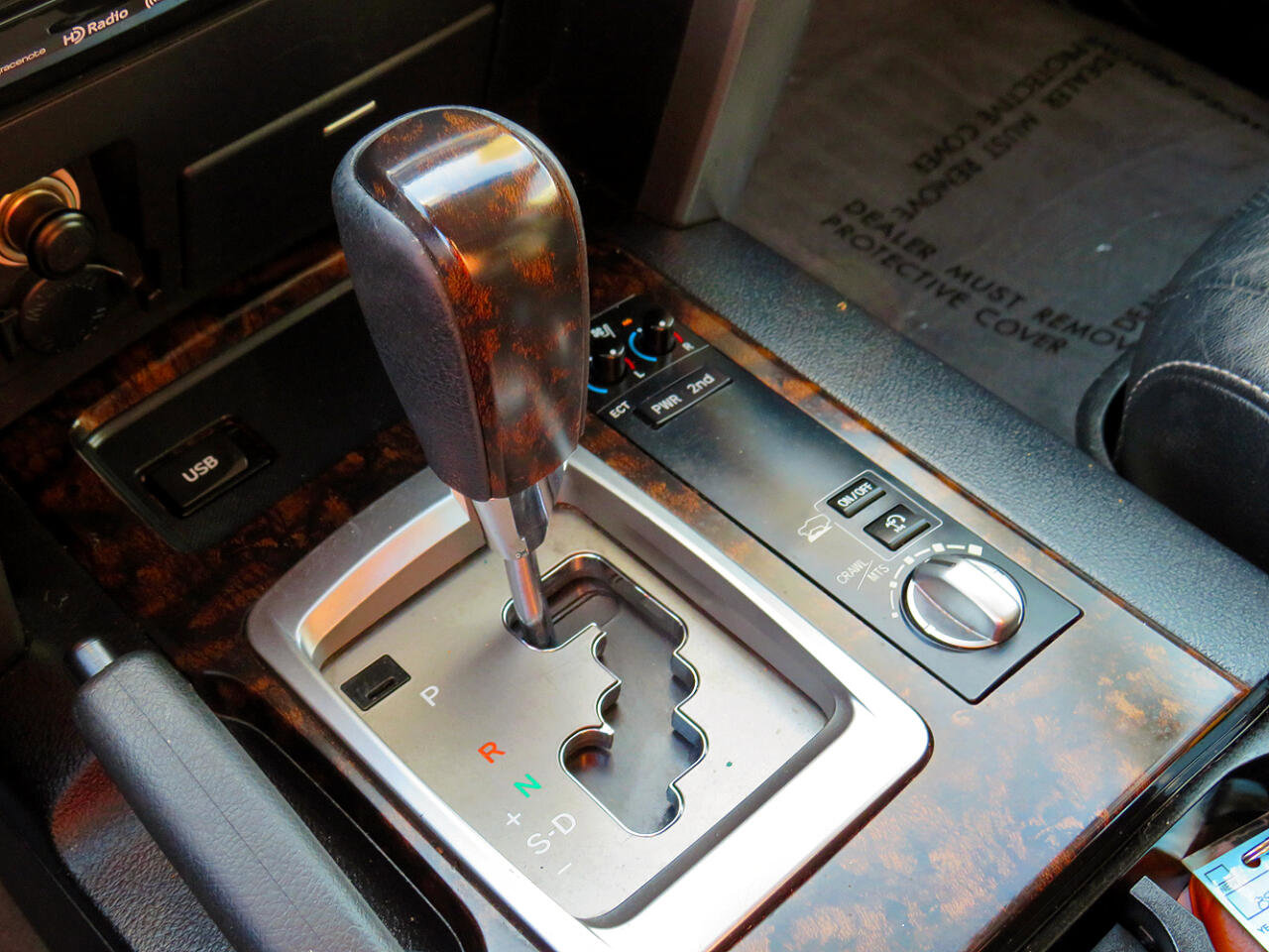 Used 2015 Toyota Land Cruiser image 29