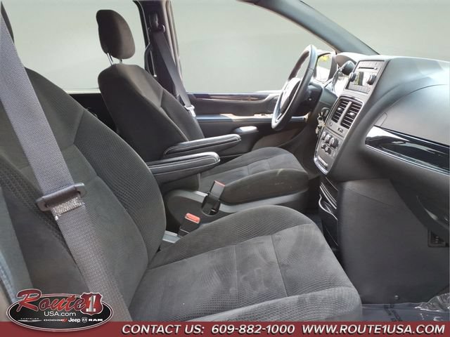 Used 2016 Dodge Grand Caravan SE FWD image 13
