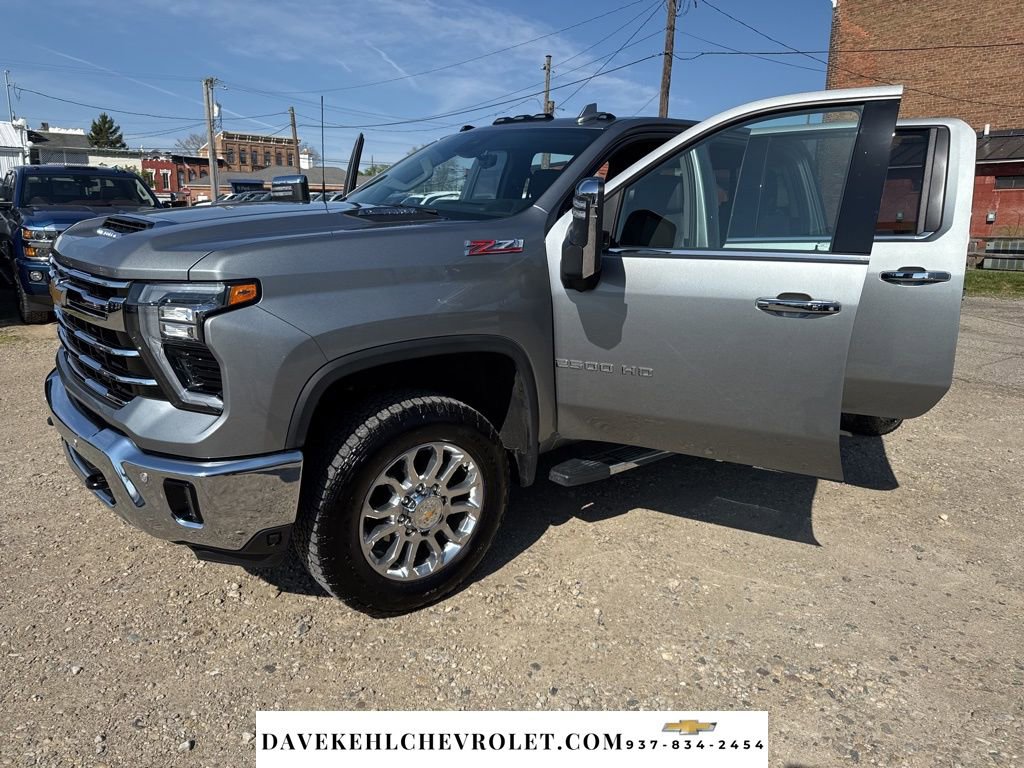 Used 2025 Chevrolet Silverado 2500 LTZ w/ LTZ Premium Package AWD/4WD image 27