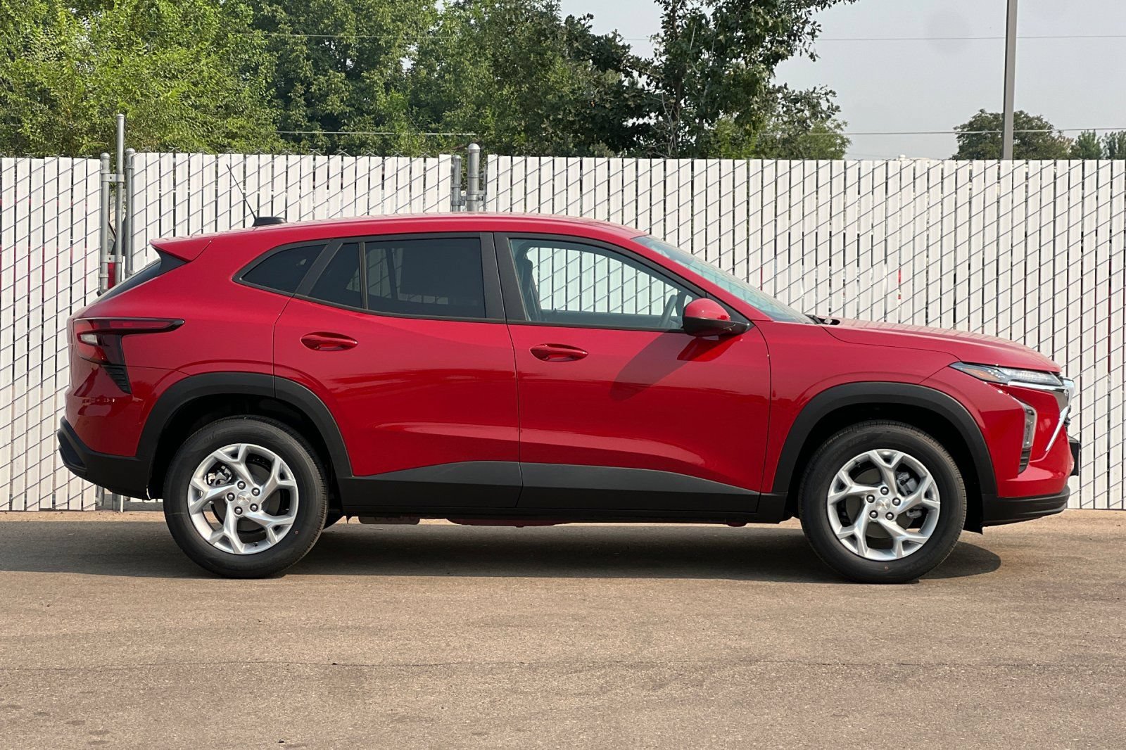 New 2026 Chevrolet Trax LS w/ LS Convenience Package FWD image 3