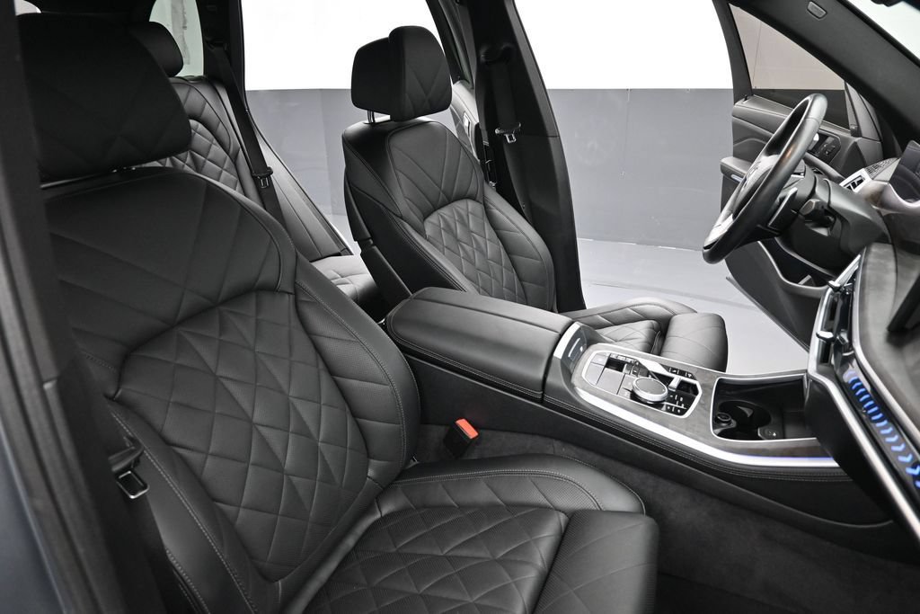 Used 2025 BMW X5 xDrive40i AWD/4WD image 19