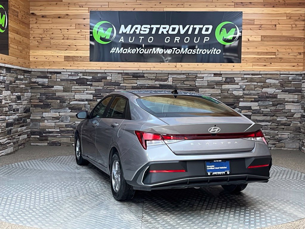 Certified 2024 Hyundai Elantra SE FWD image 16