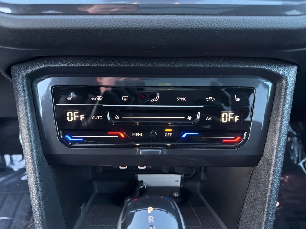 Certified 2022 Volkswagen Tiguan SE R-Line image 19