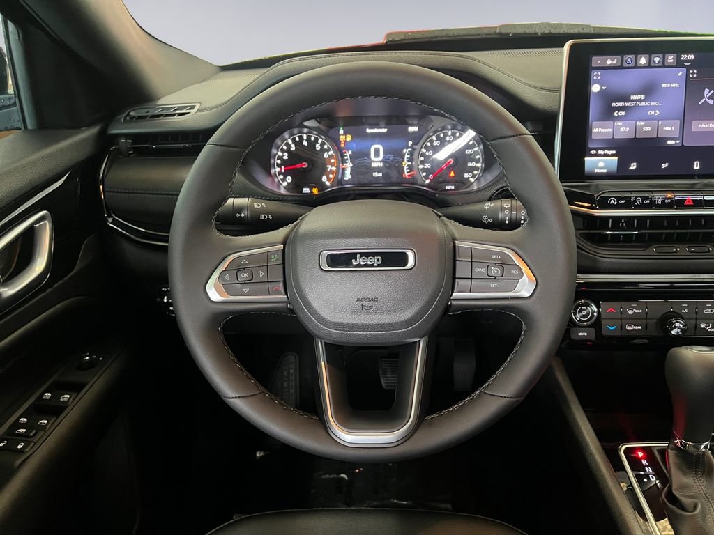 New 2026 Jeep Compass Latitude image 13