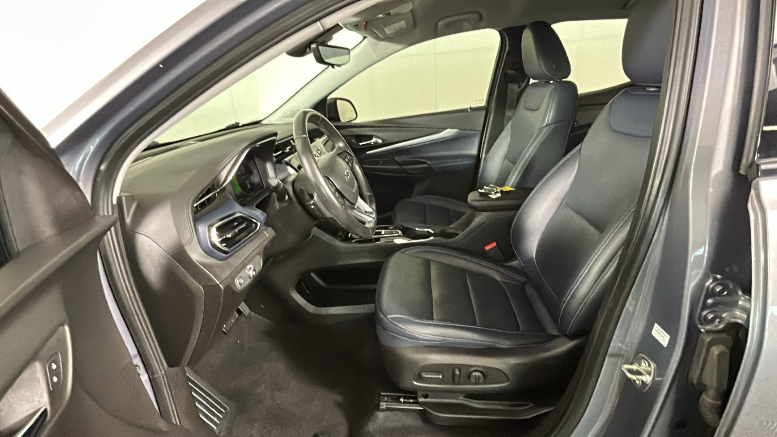 Used 2023 Chevrolet Bolt EUV Premier FWD image 12