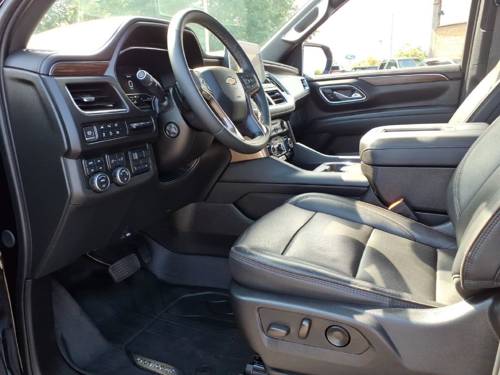 Used 2024 Chevrolet Tahoe High Country AWD/4WD image 14