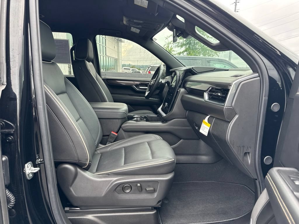 Used 2025 GMC Yukon Elevation AWD/4WD image 15