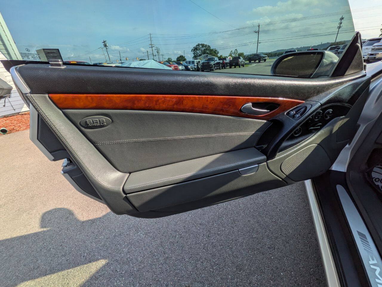Used 2005 Mercedes-Benz SL 55 AMG image 23