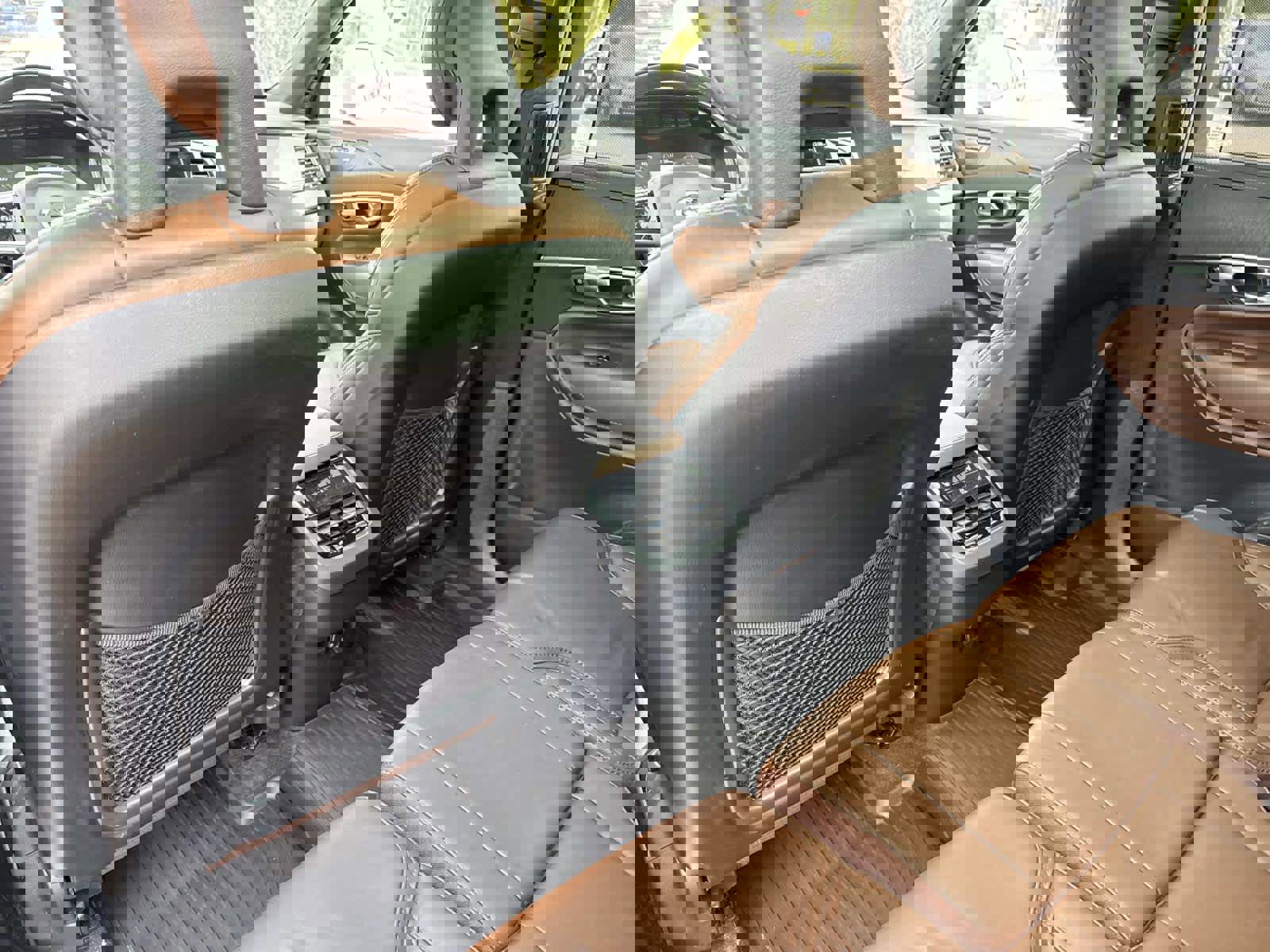 Used 2022 Volvo XC90 T6 Inscription w/ Lounge Package image 13