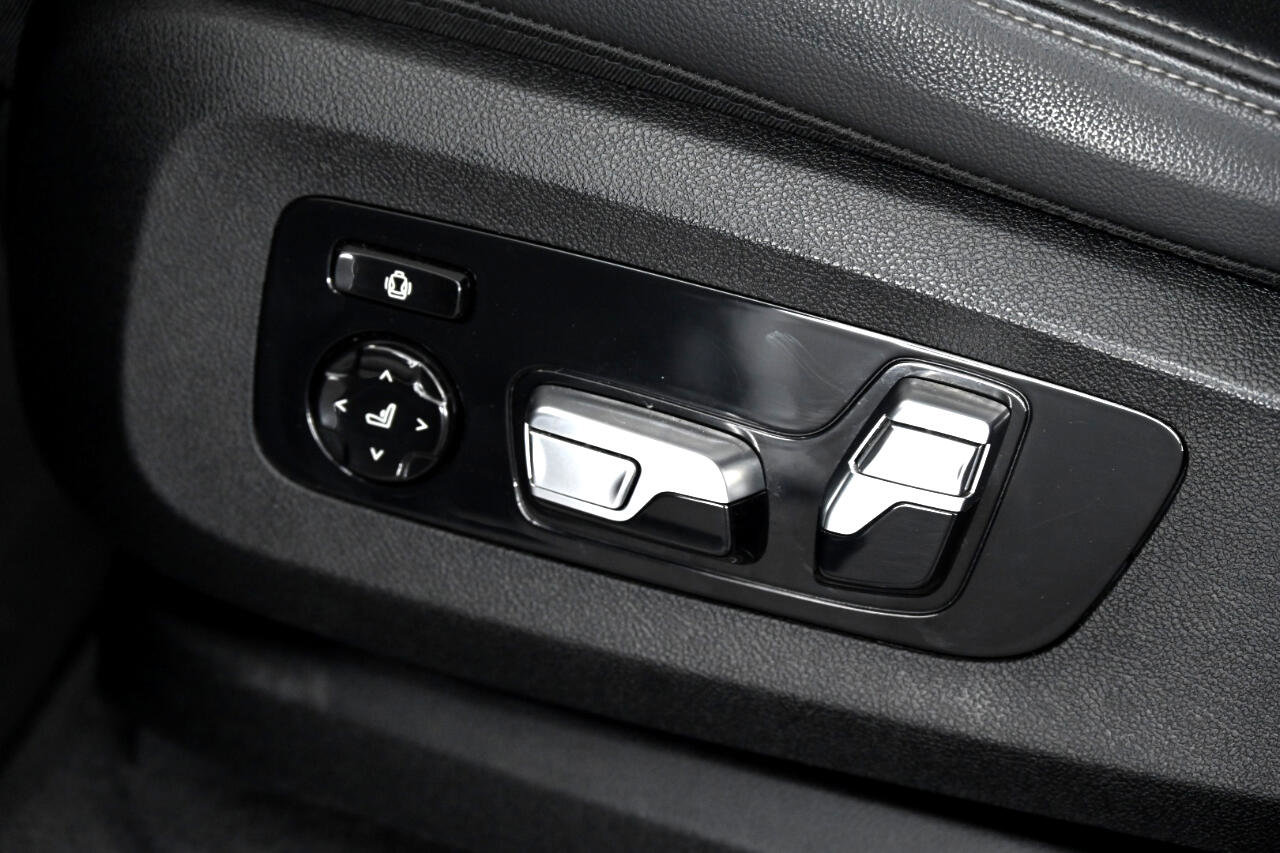 Used 2020 BMW X5 M50i w/ Premium Package image 18