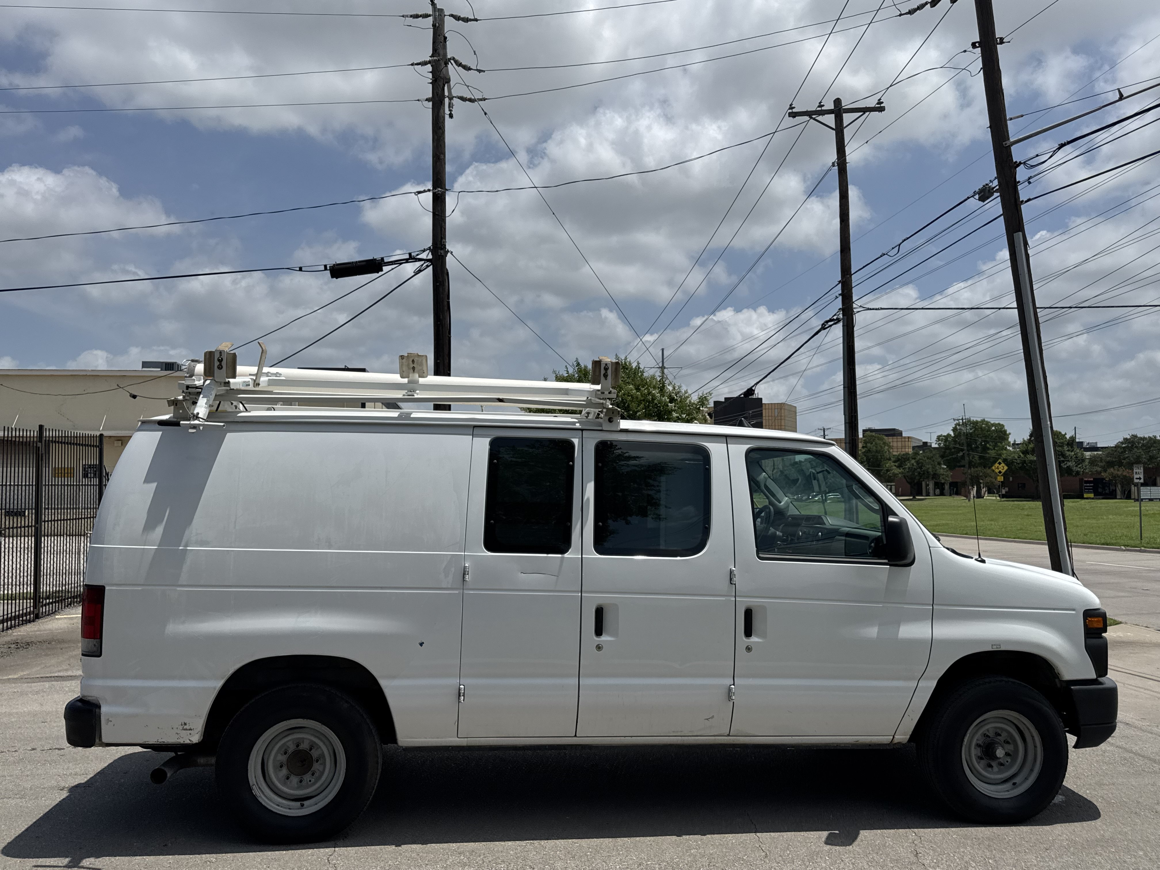 Used 2010 Ford E-250 and Econoline 250 RWD image 5