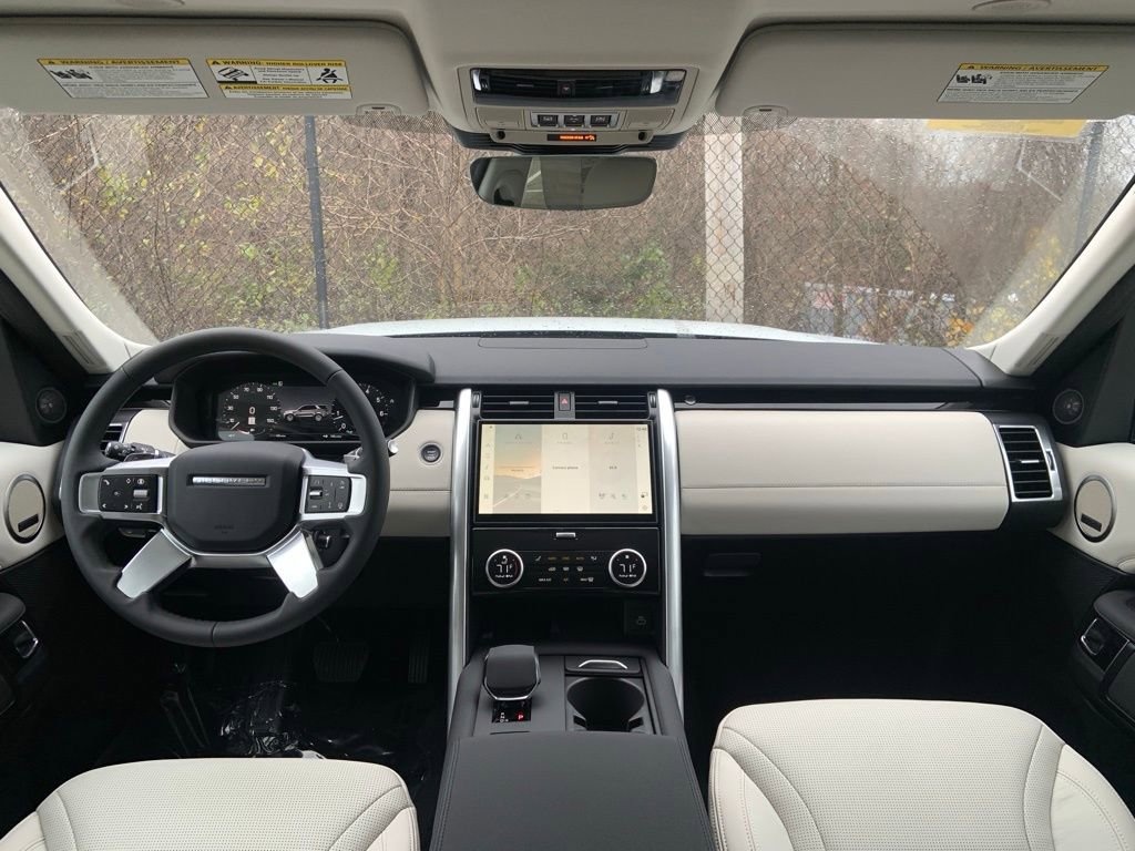 New 2025 Land Rover Discovery S image 18