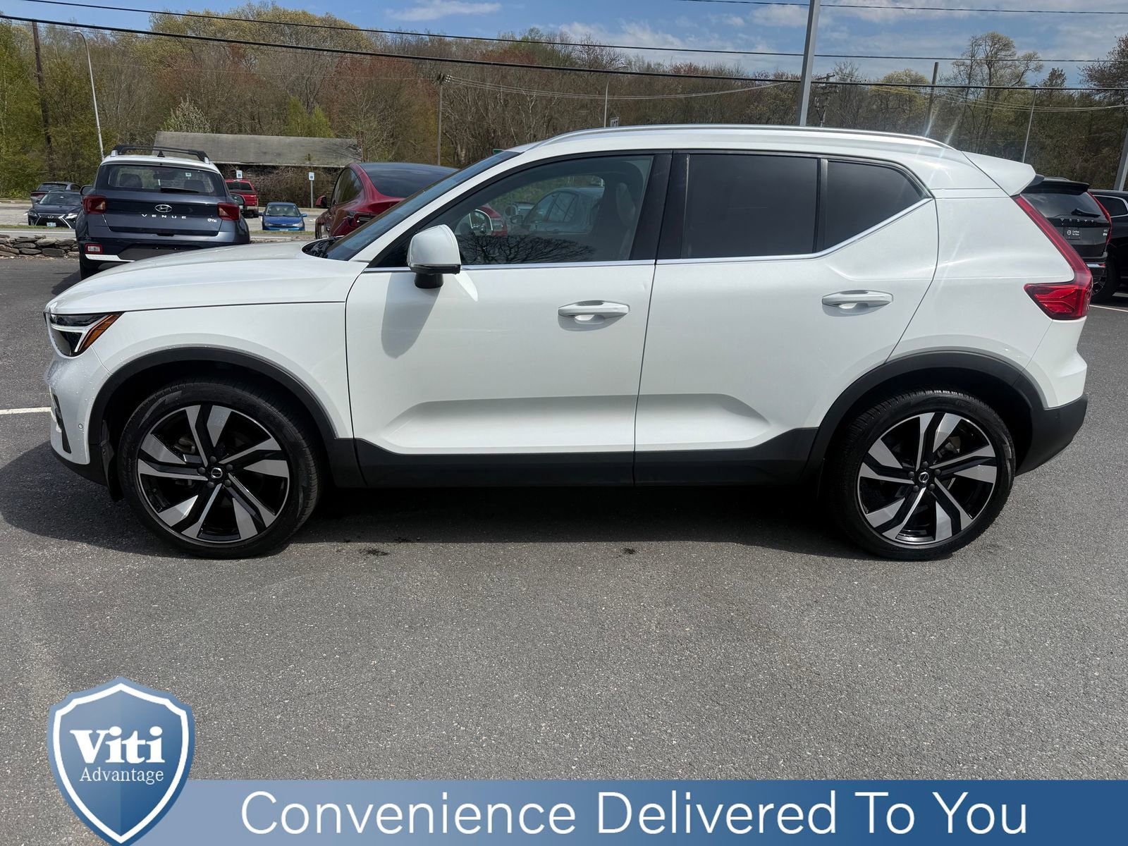 Used 2024 Volvo XC40 B5 Plus w/ Protection Package Premier AWD/4WD image 5