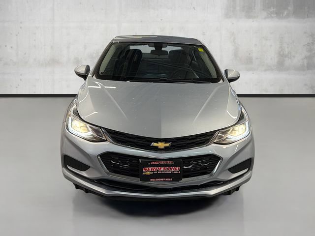 Used 2017 Chevrolet Cruze LT image 2