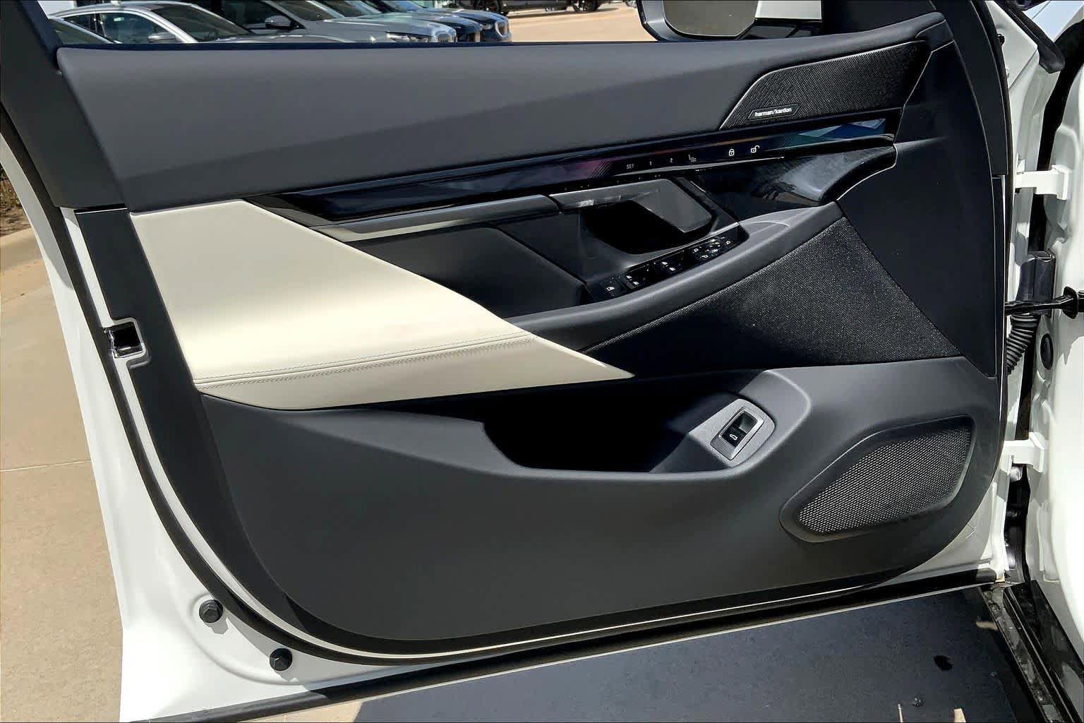 New 2026 BMW 550e xDrive AWD/4WD image 10