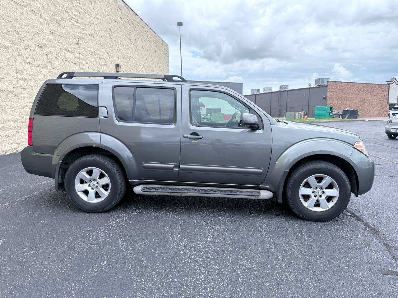 Used 2008 Nissan Pathfinder SE w/ Leather Pkg AWD/4WD image 6
