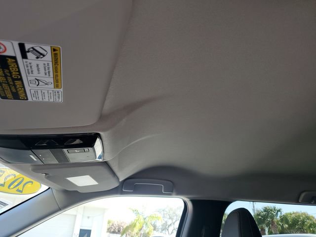 Used 2025 Mitsubishi Outlander SE image 32