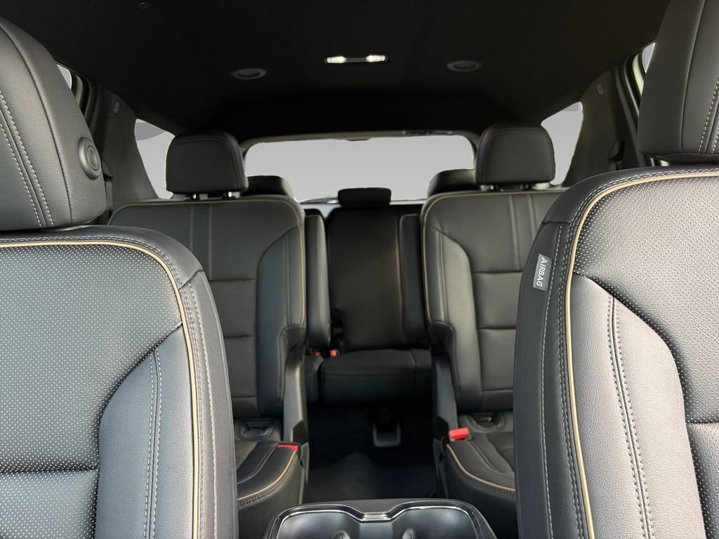 New 2026 Chevrolet Traverse High Country image 2