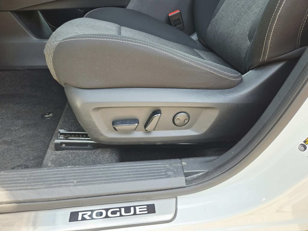 Used 2024 Nissan Rogue SV AWD/4WD image 34