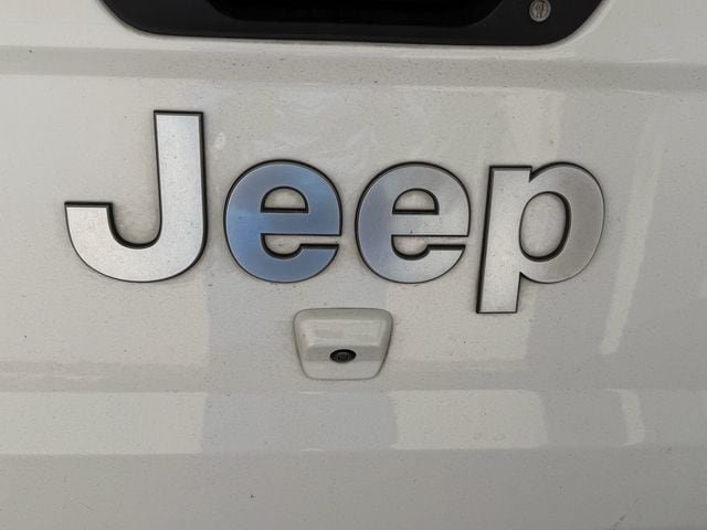 Used 2020 Jeep Gladiator Overland AWD/4WD image 6