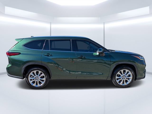 Used 2023 Toyota Highlander Limited FWD image 2