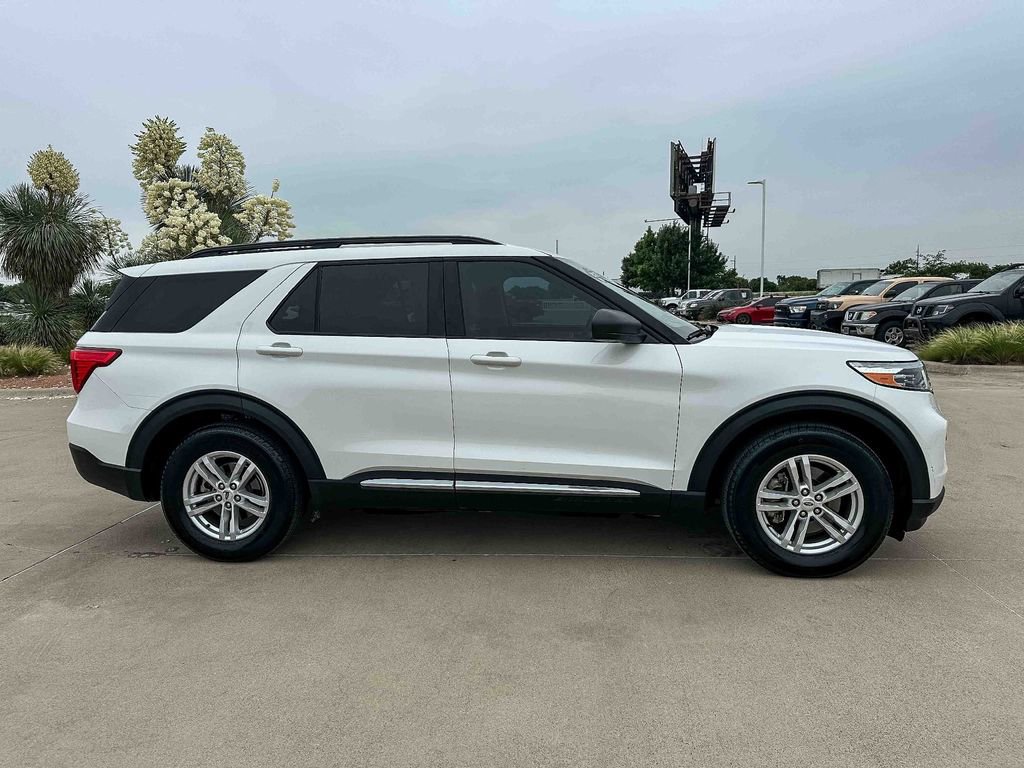 Used 2022 Ford Explorer XLT RWD image 2