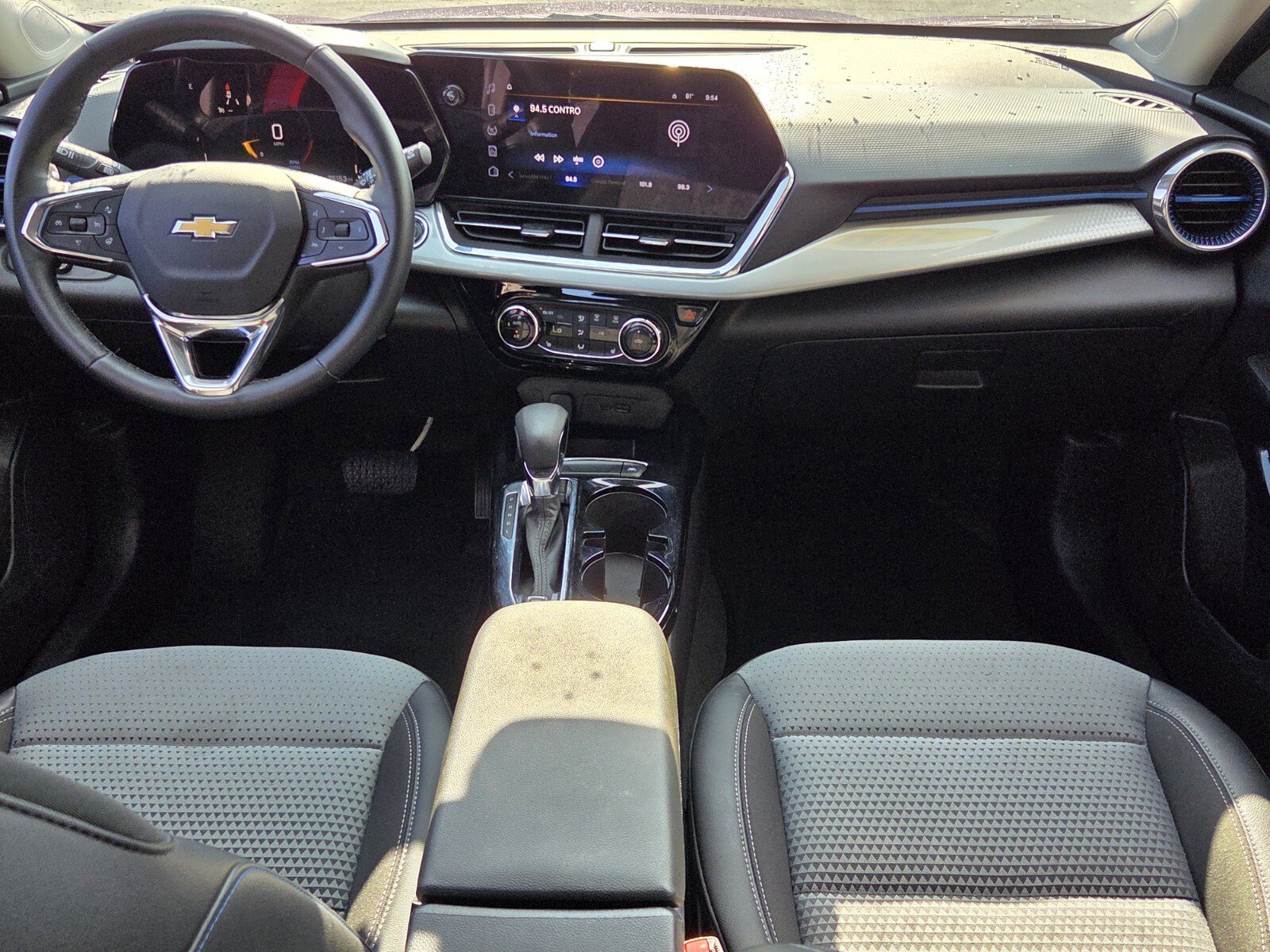 Used 2025 Chevrolet Trax LT w/ LT Convenience Package FWD image 12