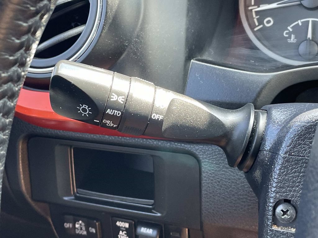 Used 2017 Toyota Tacoma TRD Off-Road w/ Premium & Technology Package AWD/4WD image 30